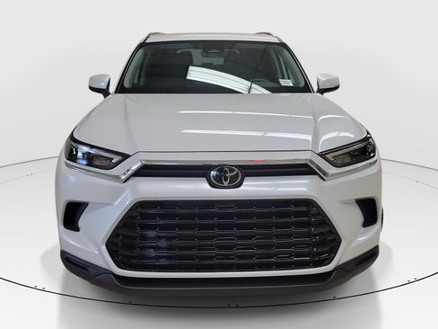 Used 2026 Toyota Grand Highlander FWD image 2