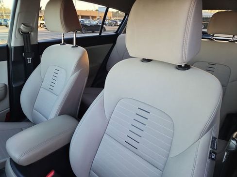 Used 2020 Kia Sportage LX w/ LX Popular Package image 11