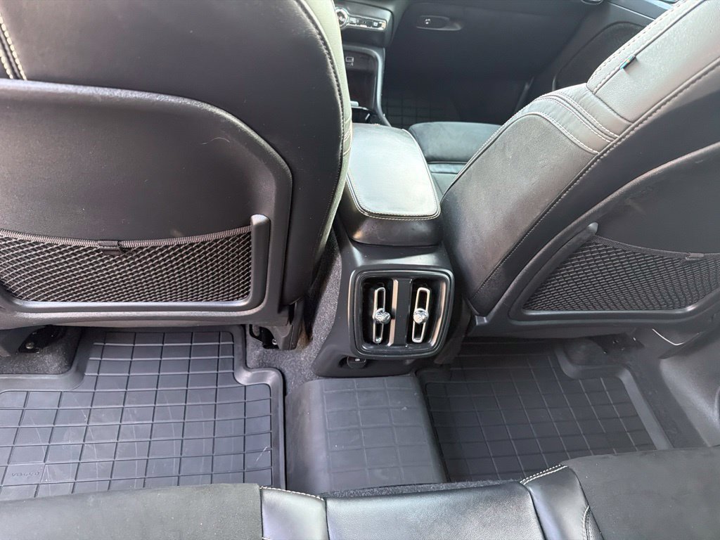 Used 2021 Volvo XC40 T4 R-Design w/ Protection Package Premier FWD image 17