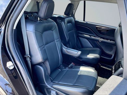 Used 2025 Lincoln Aviator AWD image 28