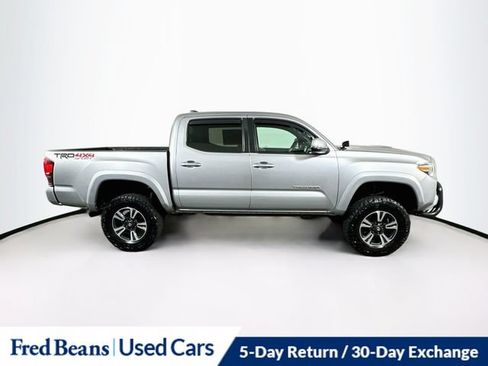 Used 2019 Toyota Tacoma TRD Sport w/ Technology Package AWD/4WD image 12