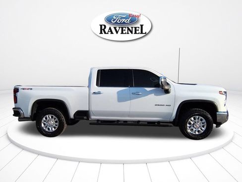 Used 2024 Chevrolet Silverado 2500 LTZ w/ LTZ Plus Package AWD/4WD image 3