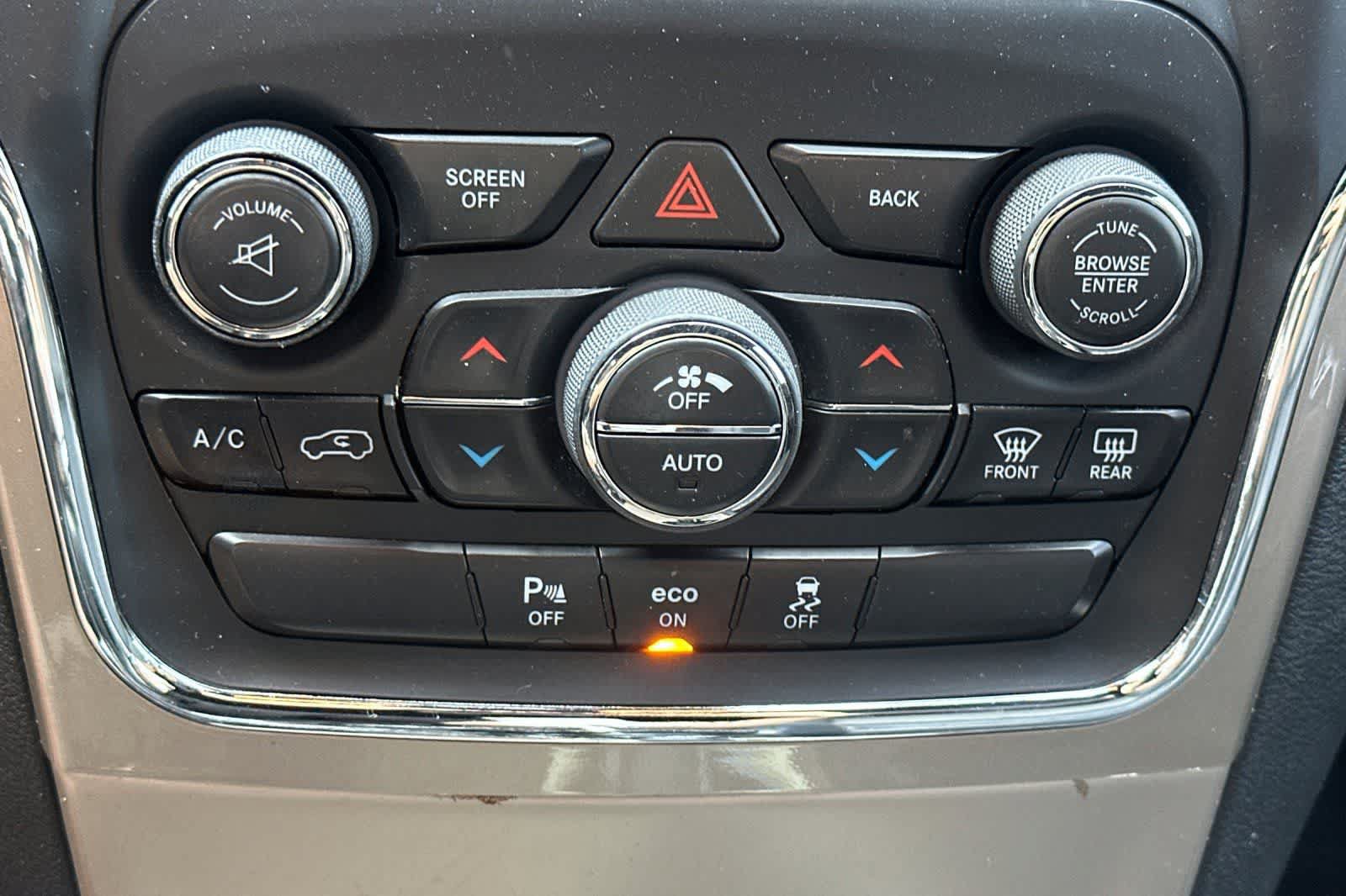 Used 2014 Jeep Grand Cherokee Limited w/ Luxury Group II AWD/4WD image 22