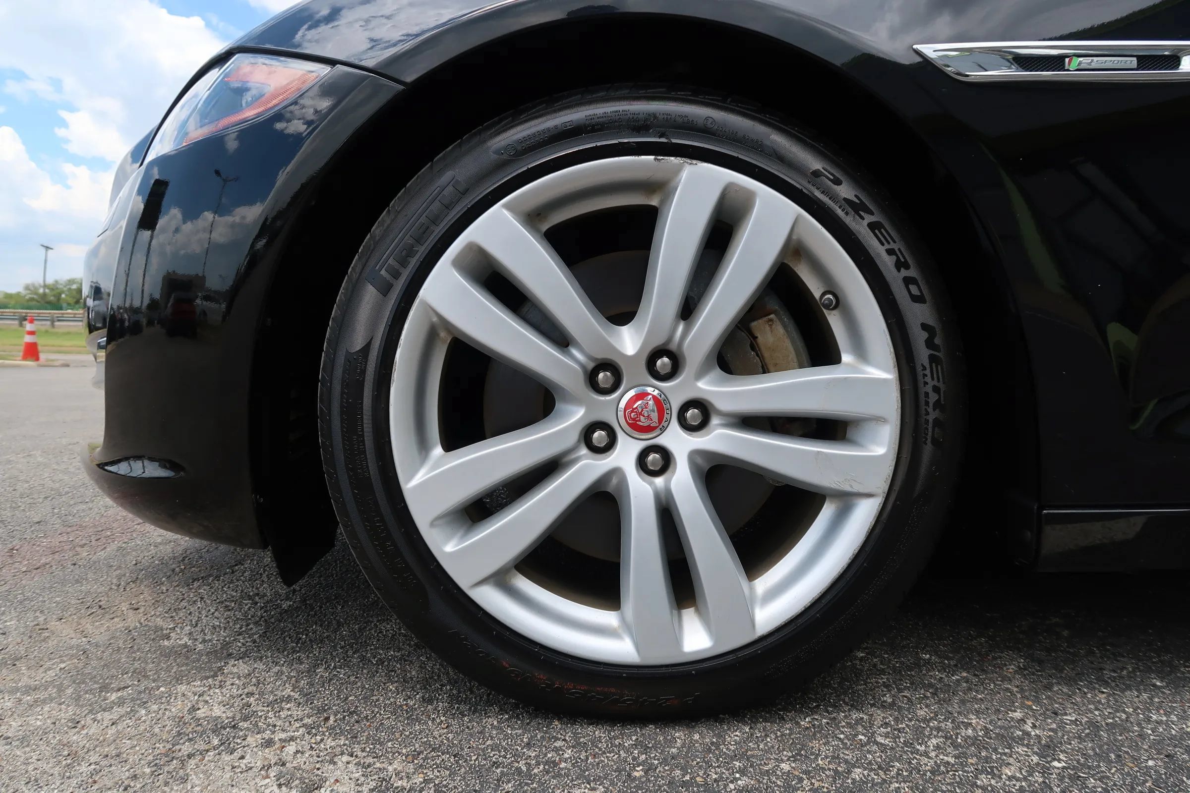 Used 2017 Jaguar XJ R-Sport RWD image 54