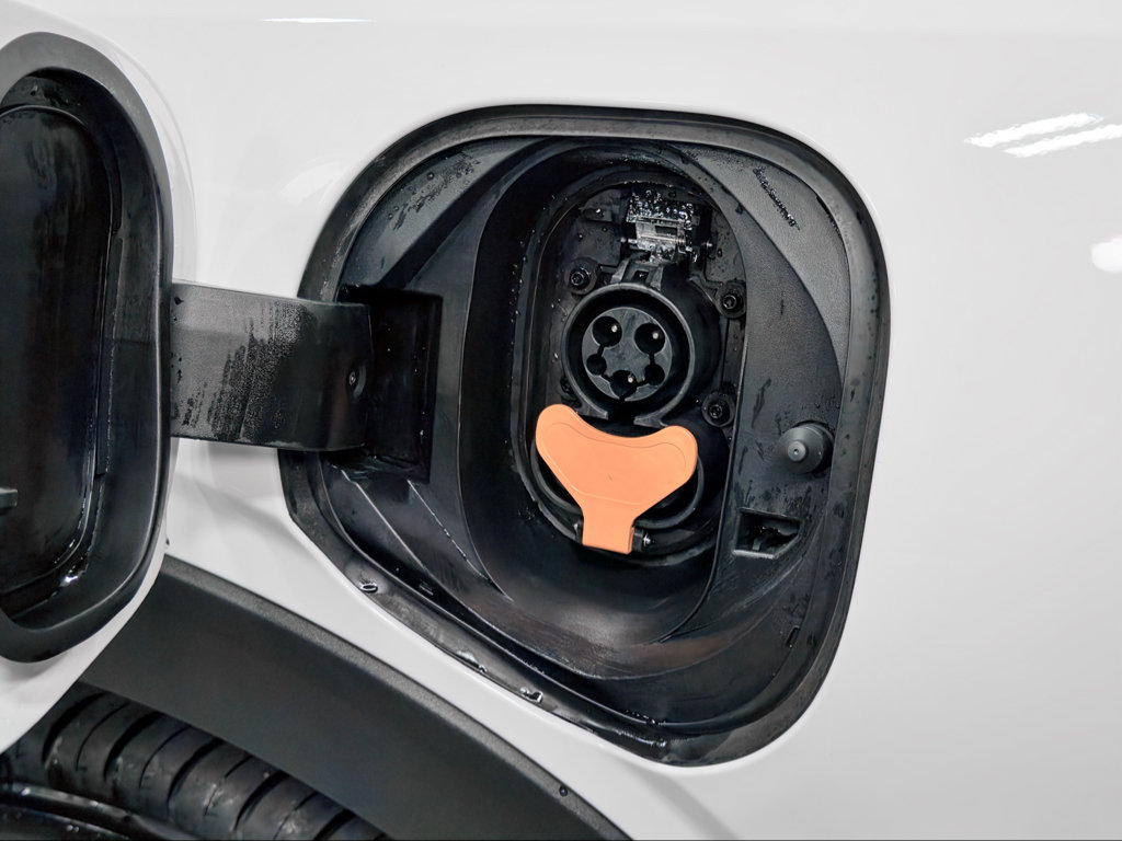Used 2023 Chevrolet Bolt EUV LT w/ Convenience Package FWD image 5