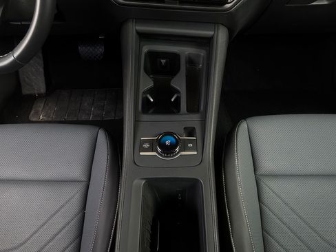 Used 2026 Volkswagen Tiguan SE FWD image 15