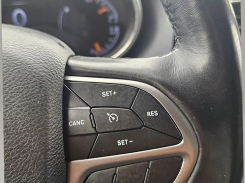 Used 2020 Jeep Grand Cherokee Limited w/ Luxury Group II AWD/4WD image 16