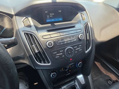 Used 2015 Ford Focus SE w/ Equipment Group 201A FWD image 13