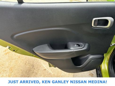 Used 2022 Hyundai Venue SE FWD image 16