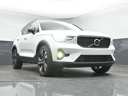 Used 2023 Volvo XC40 B5 Ultimate w/ Protection Package Premier AWD/4WD image 11