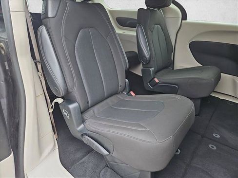 Used 2023 Chrysler Voyager LX FWD image 17