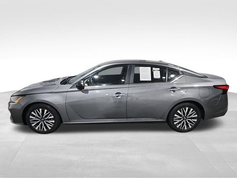 Used 2024 Nissan Altima 2.5 SV FWD image 5