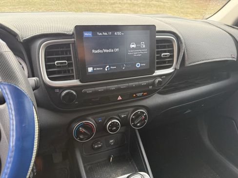 Used 2020 Hyundai Venue SE image 9