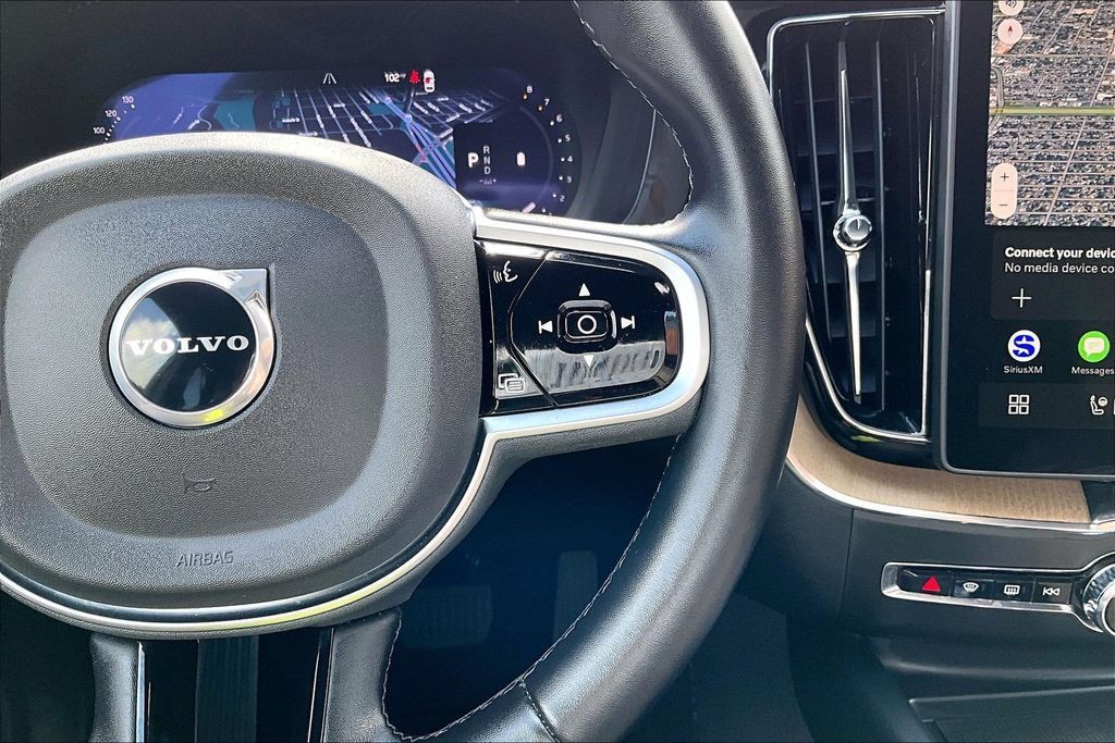 Certified 2026 Volvo XC60 B5 Plus AWD/4WD image 28