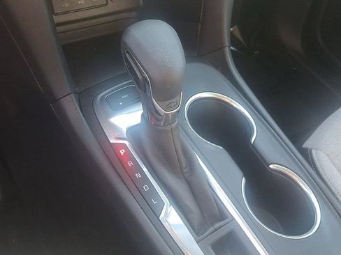 Used 2022 Chevrolet Equinox LS image 9