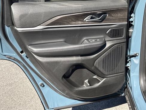 New 2027 Jeep Grand Cherokee Limited RWD image 22
