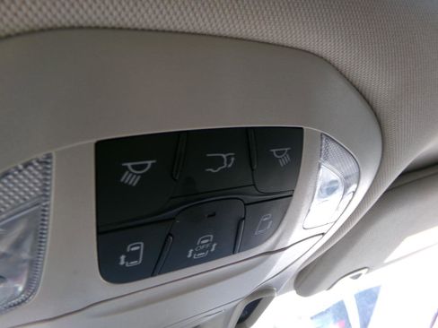 Used 2022 Chrysler Pacifica Limited FWD image 38