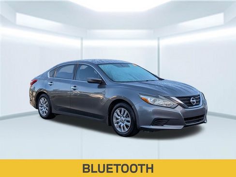 Used 2016 Nissan Altima 2.5 S w/ Interior Lighting Package FWD image 6