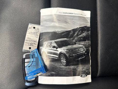 Used 2022 Ford Explorer Limited w/ Limited Technology Package AWD/4WD image 30