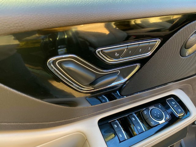 Used 2022 Lincoln Aviator Reserve w/ Equipment Group 201A AWD/4WD image 14