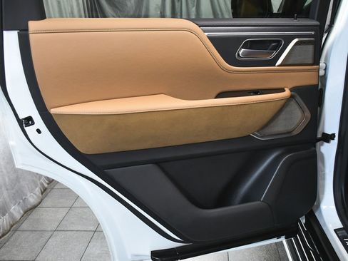 Used 2025 INFINITI QX80 Sensory image 14