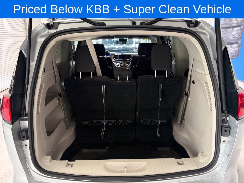 Used 2023 Chrysler Voyager LX FWD image 18