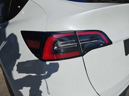 Used 2024 Tesla Model Y Long Range image 35