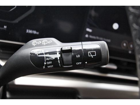 Used 2025 Kia Carnival SX w/ SX Dark Edition Package FWD image 18
