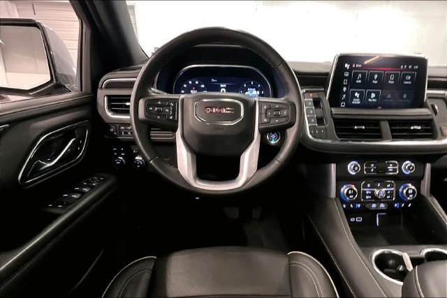 Used 2023 GMC Yukon XL SLT w/ SLT Premium Package AWD/4WD image 6