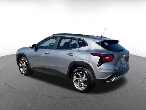 Used 2025 Chevrolet Trax LT w/ LT Convenience Package FWD image 10