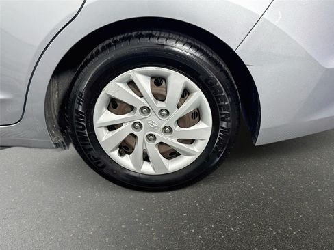 Used 2017 Hyundai Elantra SE FWD image 27