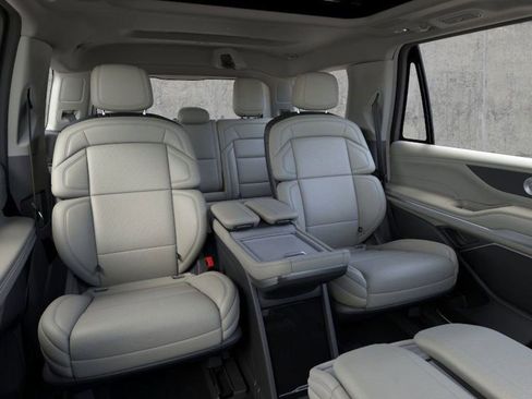 New 2026 Lincoln Navigator Reserve AWD/4WD image 11