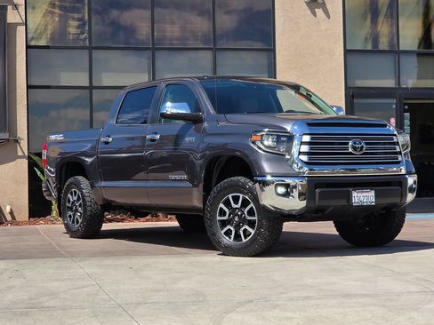 Used 2019 Toyota Tundra Limited w/ Limited Premium Package RWD image 3