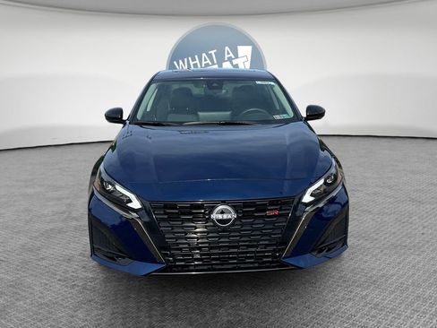 Used 2023 Nissan Altima 2.0 SR FWD image 9