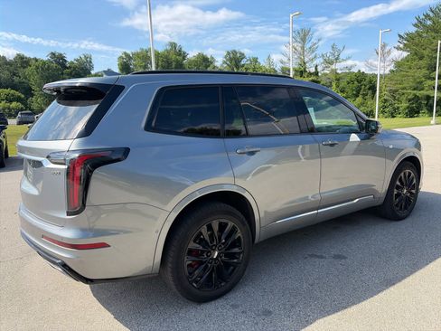 Used 2023 Cadillac XT6 Sport w/ Technology Package AWD/4WD image 4