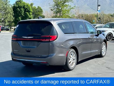 Used 2023 Chrysler Pacifica Touring-L FWD image 3