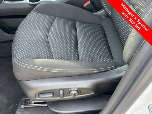 Used 2023 GMC Terrain SLE w/ Driver Convenience Package image 12