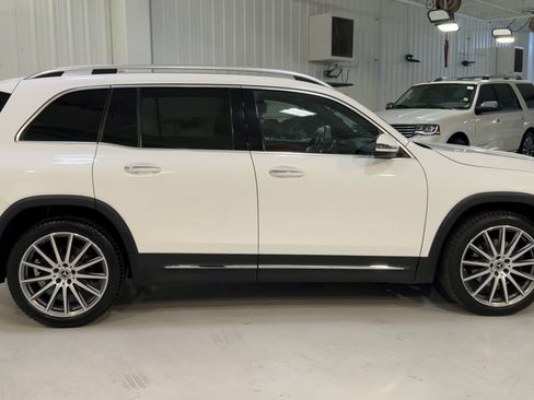 Used 2022 Mercedes-Benz GLB 250 image 2