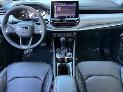 Used 2025 Jeep Compass Limited image 15