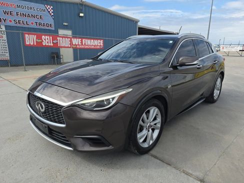 Used 2019 INFINITI QX30 FWD image 3