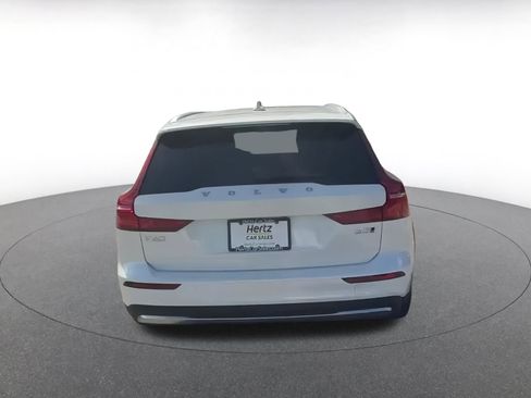 Used 2025 Volvo V60 B5 Cross Country Plus image 12