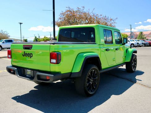 Used 2025 Jeep Gladiator Sport AWD/4WD image 6