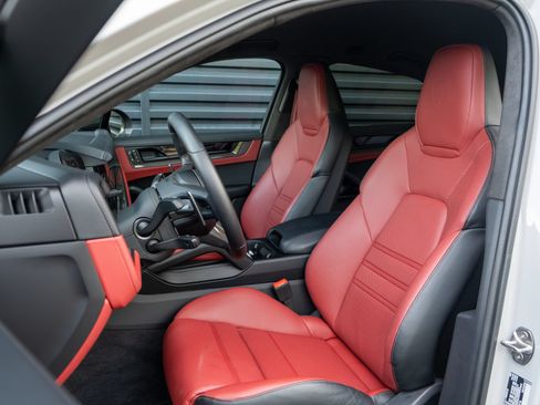 Certified 2026 Porsche Cayenne Turbo GT AWD/4WD image 5