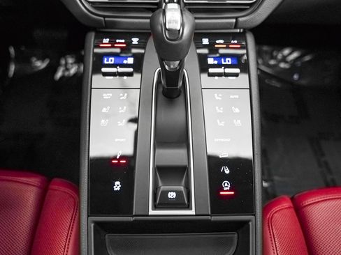 Certified 2022 Porsche Macan S w/ Premium Package Plus image 20