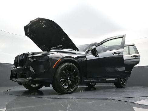 Used 2025 BMW X7 M60i AWD/4WD image 42