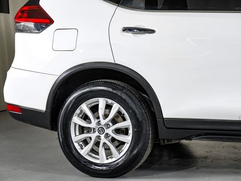 Used 2018 Nissan Rogue SV image 6