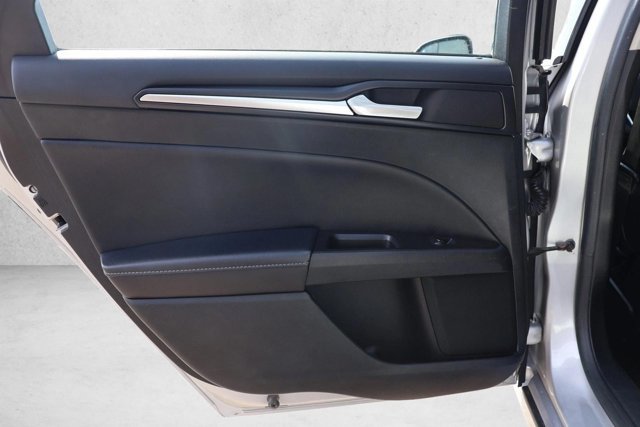 Used 2017 Ford Fusion Titanium FWD image 21