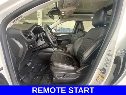 Certified 2024 Ford Escape SE w/ PHEV Premium Package image 11