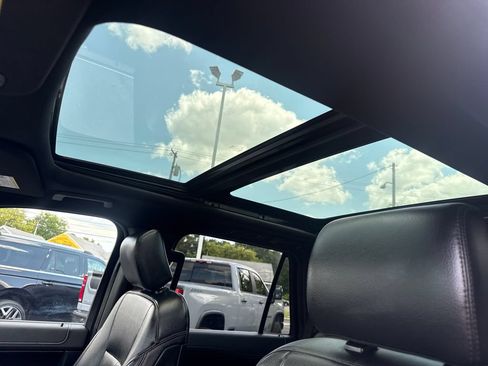 Used 2019 Ford Expedition XLT w/ Equipment Group 202A AWD/4WD image 35