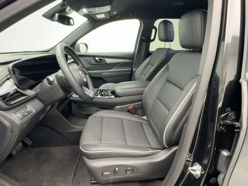 Certified 2025 Buick Enclave Preferred image 5